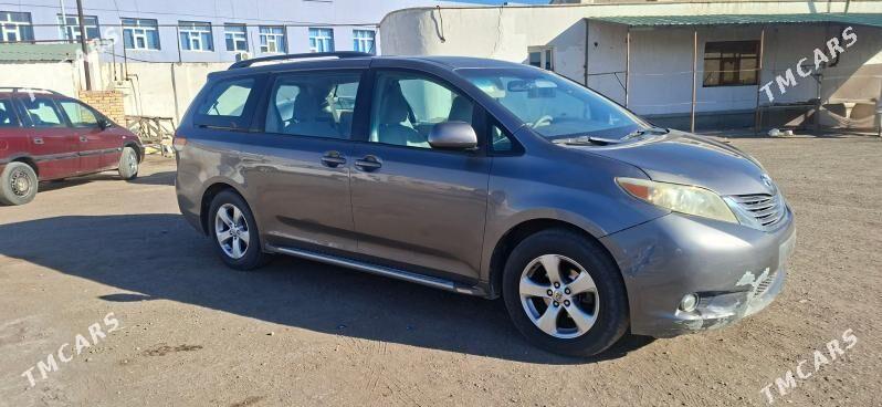 Toyota Sienna 2011 - 270 000 TMT - Дашогуз - img 1