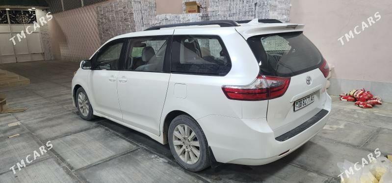 Toyota Sienna 2020 - 525 000 TMT - Garadamak Şor - img 1