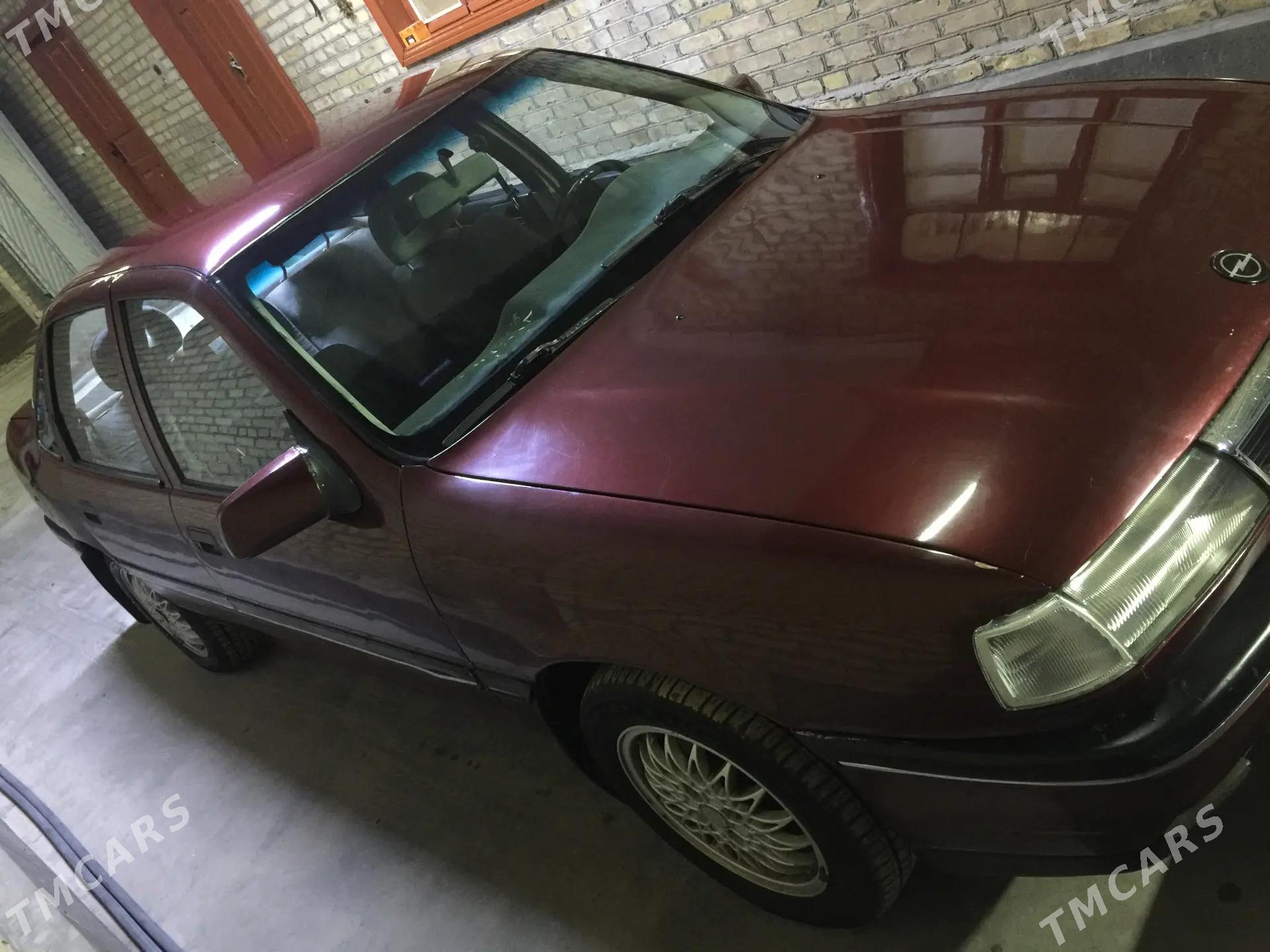 Opel Vectra 1990 - 32 000 TMT - Çärjew - img 1