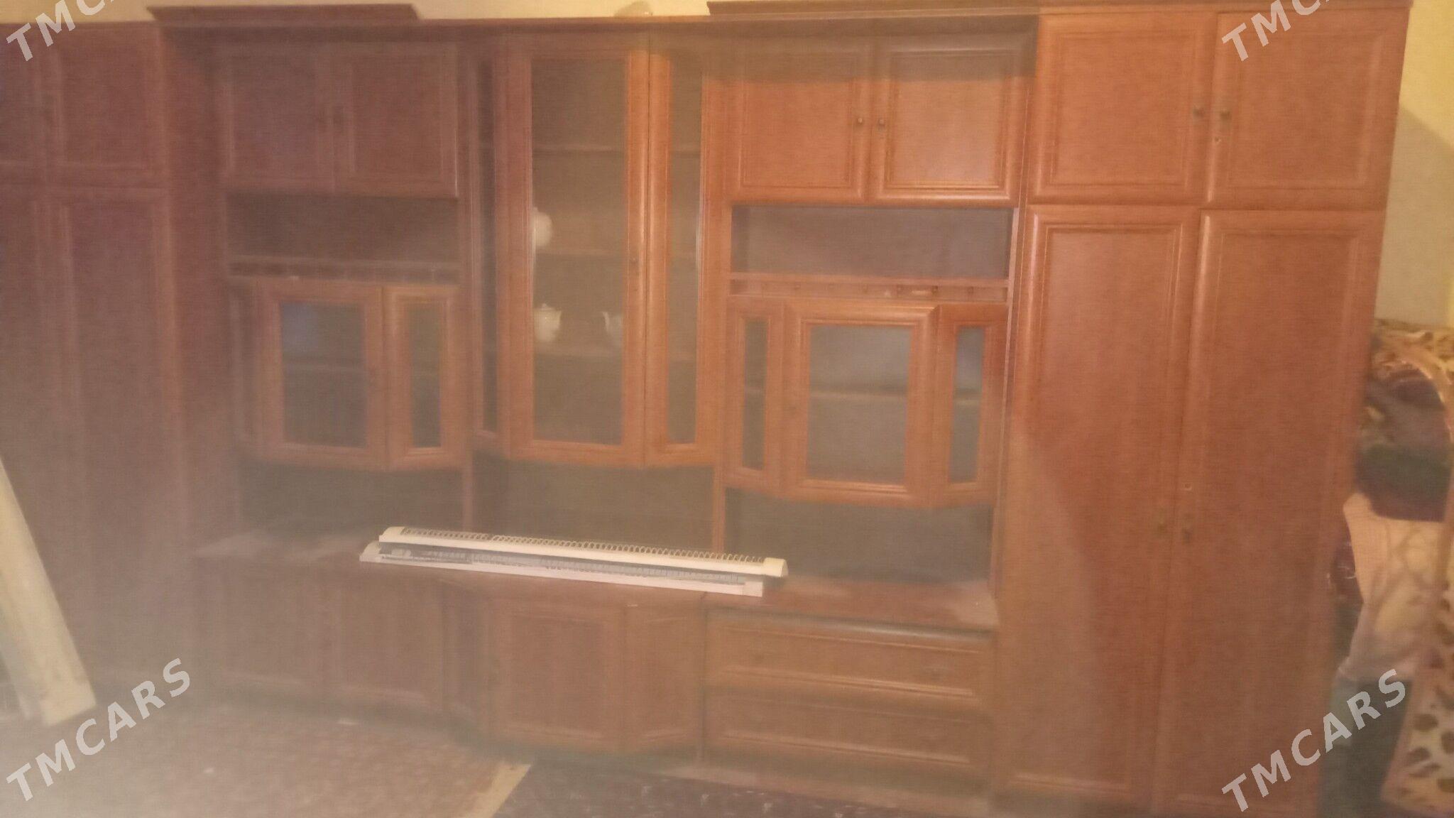 Стенка - Гурбансолтан Едже - img 1