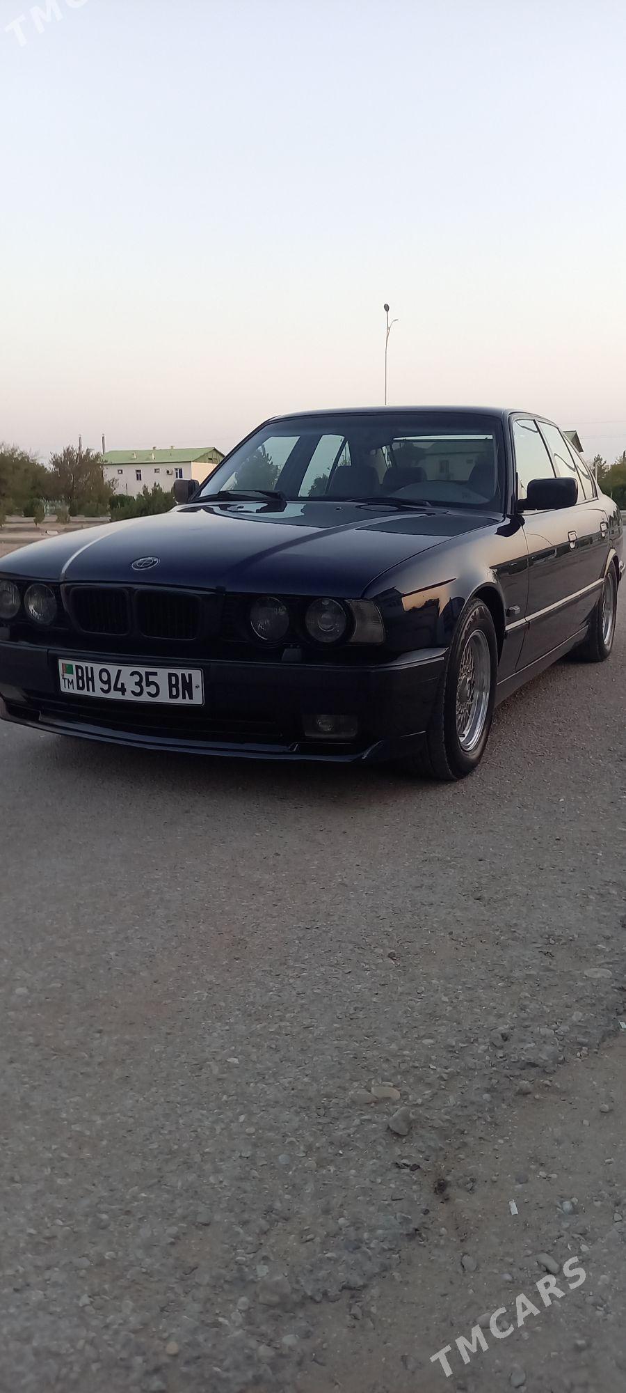 BMW E34 1996 - 105 000 TMT - Балканабат - img 1