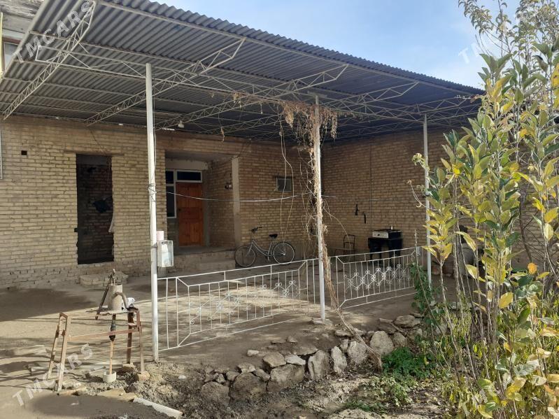 ETAŹ DOM 1 nji etaź - Саят - img 1