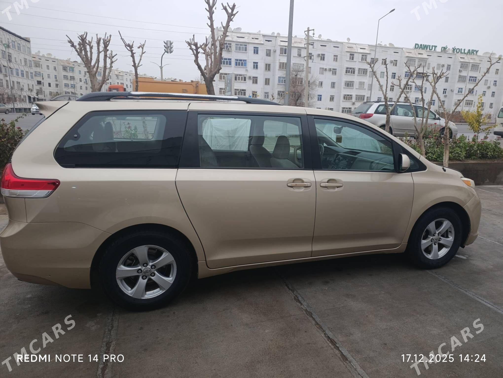 Toyota Sienna 2011 - 310 000 TMT - Мары - img 1