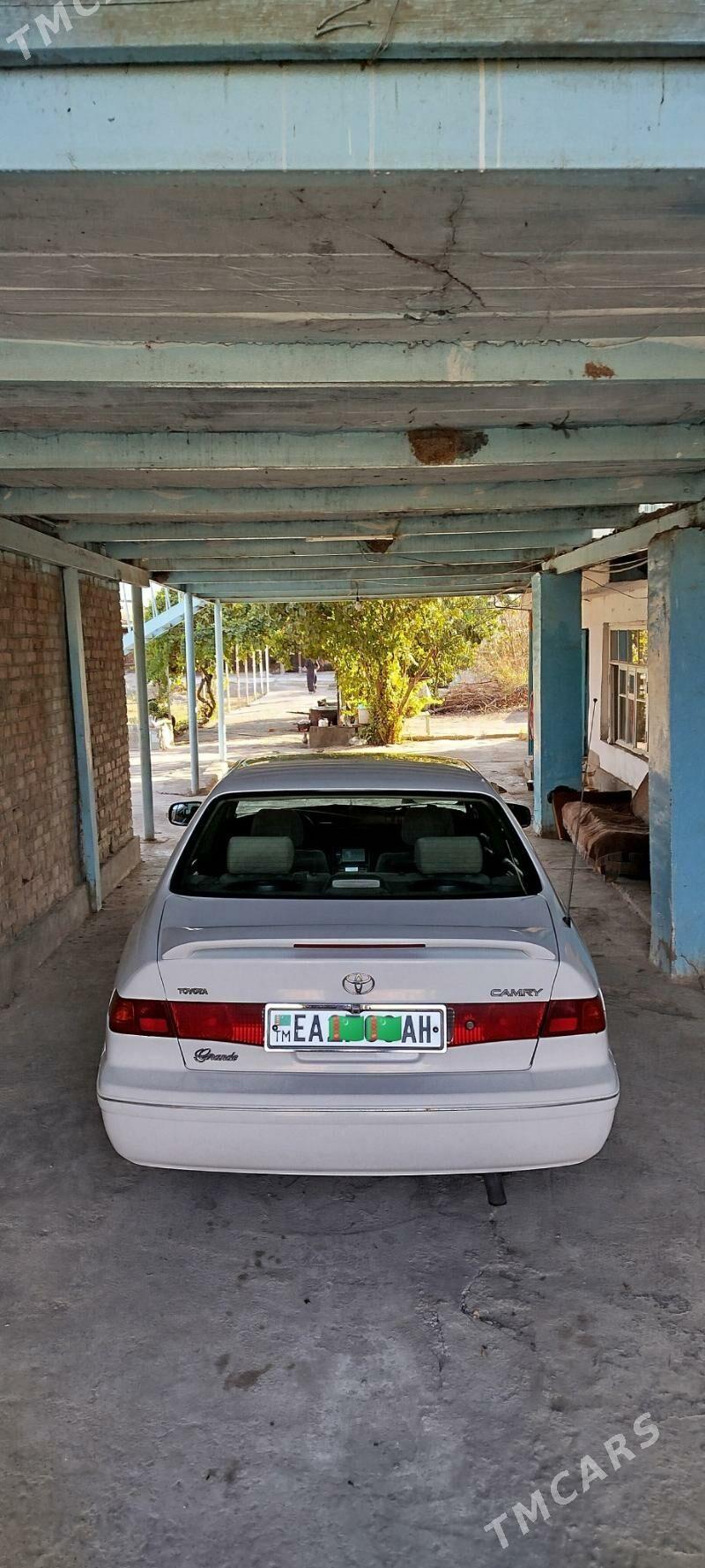 Toyota Camry 1999 - 140 000 TMT - Бахарден - img 1