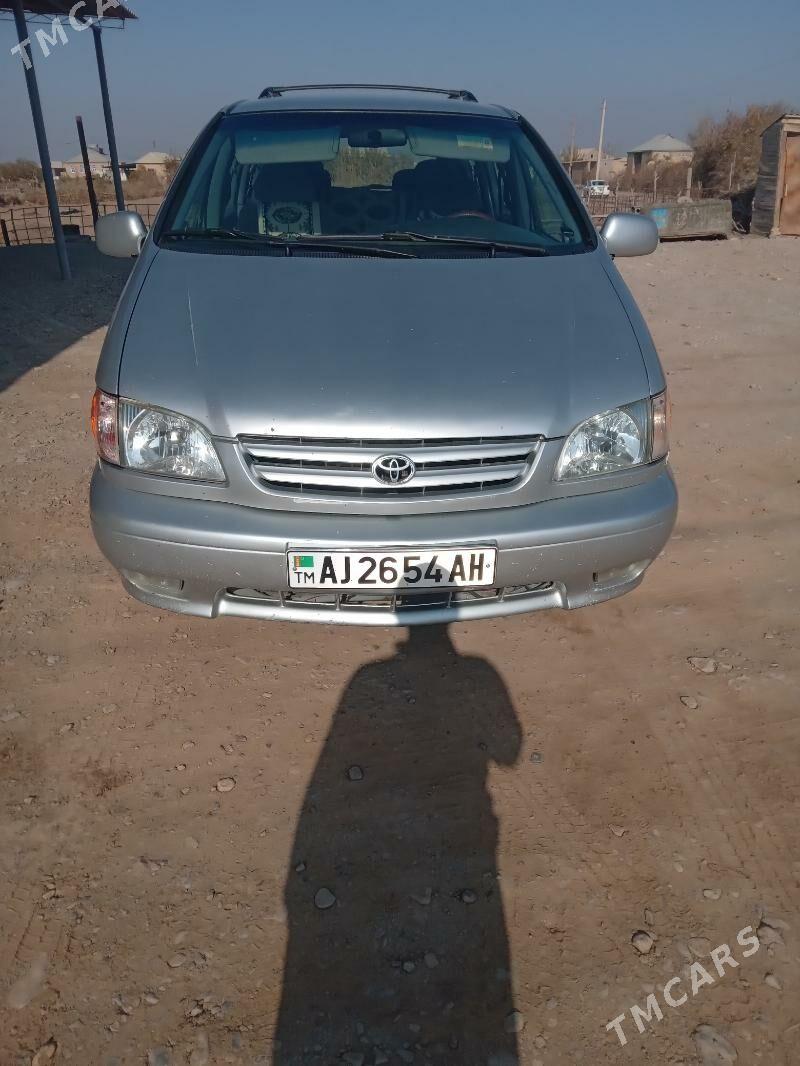 Toyota Sienna 2002 - 170 000 TMT - Теджен - img 1