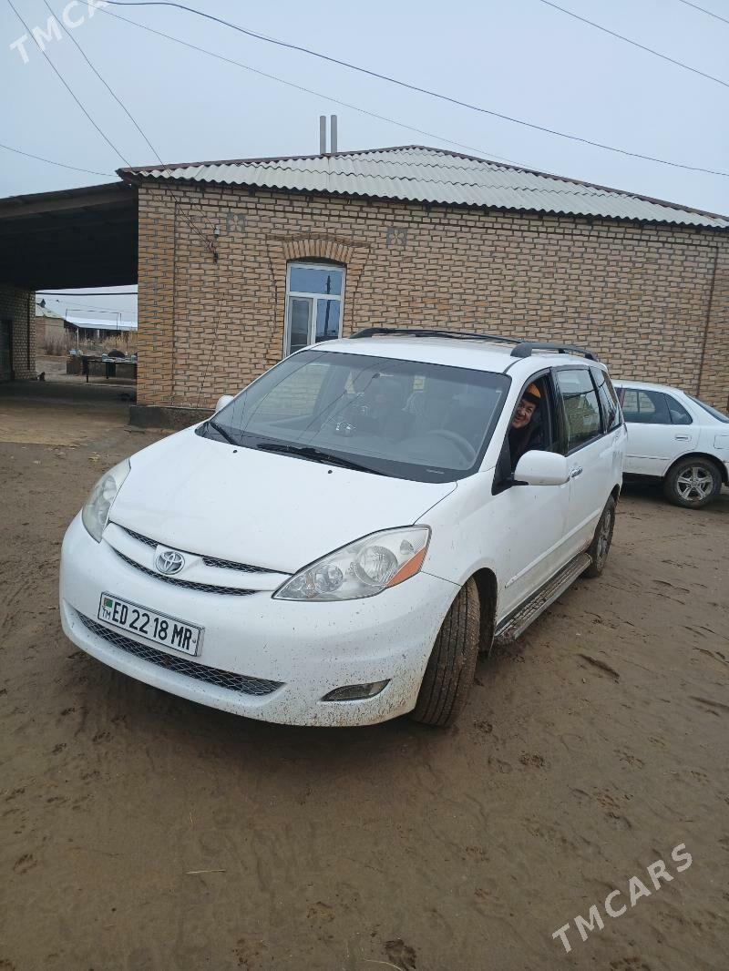 Toyota Sienna 2008 - 250 000 TMT - Ёлётен - img 1