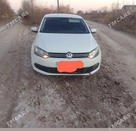 Volkswagen Polo 2013 - 160 000 TMT - етр. Туркменбаши - img 1