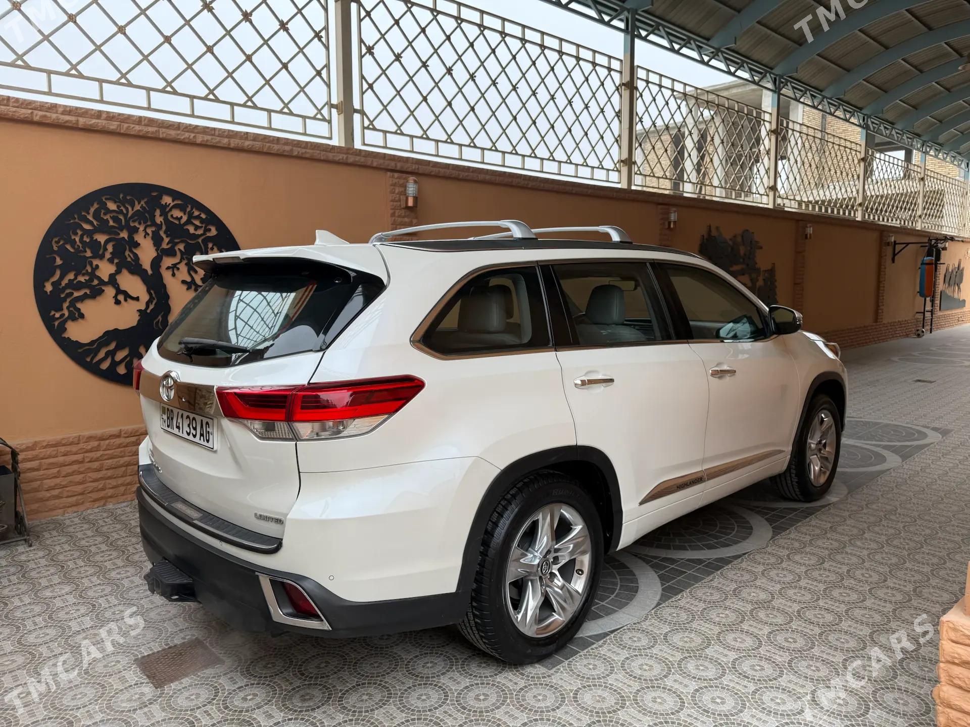 Toyota Highlander 2018 - 550 000 TMT - Aşgabat - img 1