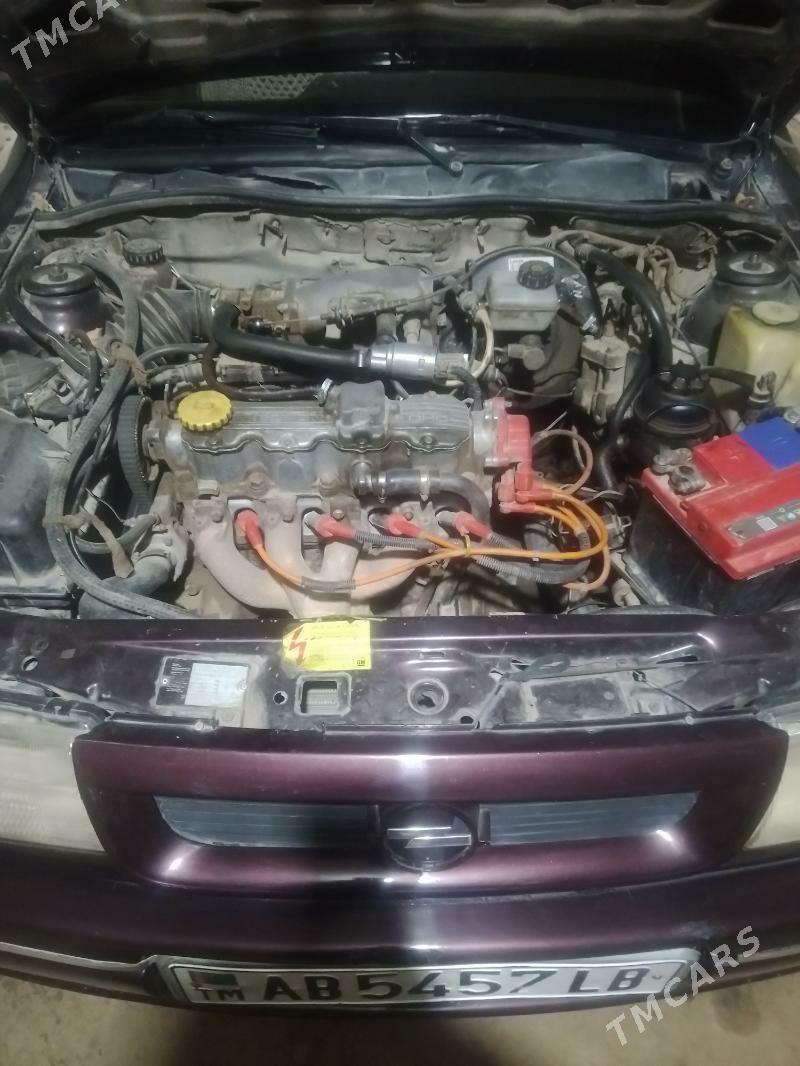 Opel Vectra 1993 - 42 000 TMT - Фарап - img 1