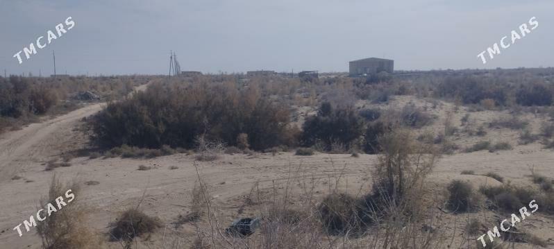 Бош меллек йер - Чарджоу - img 1