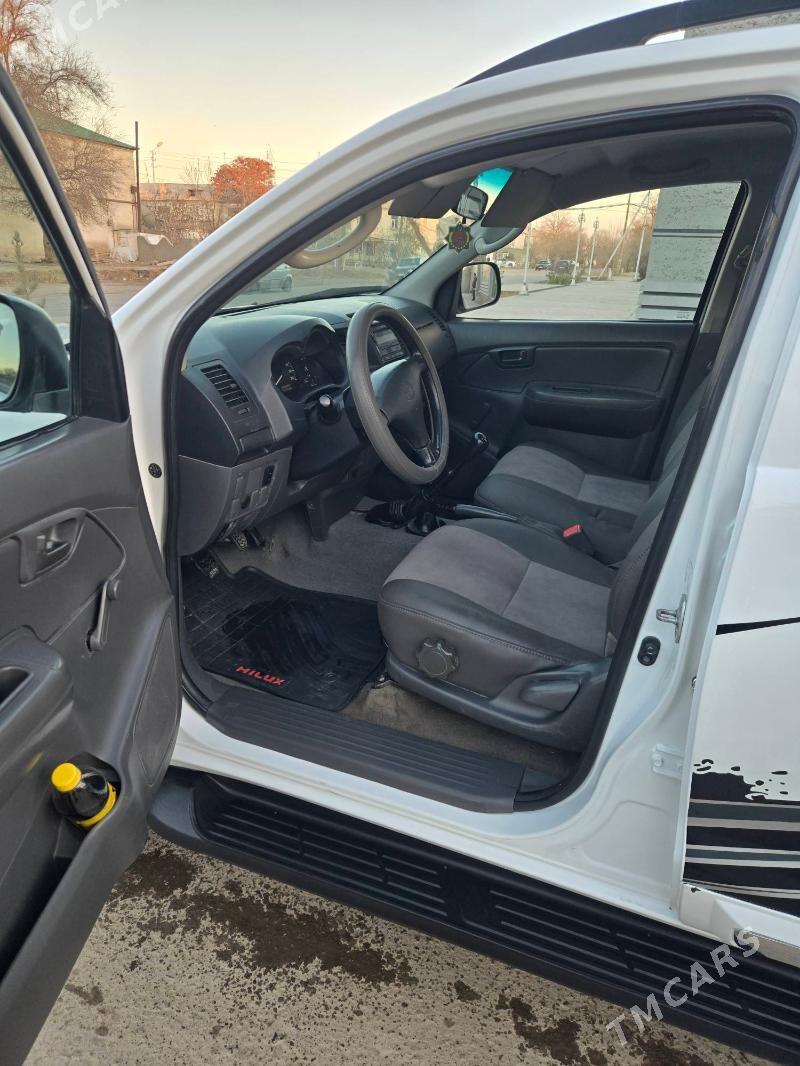 Toyota Hilux 2012 - 380 000 TMT - Гурбансолтан Едже - img 1