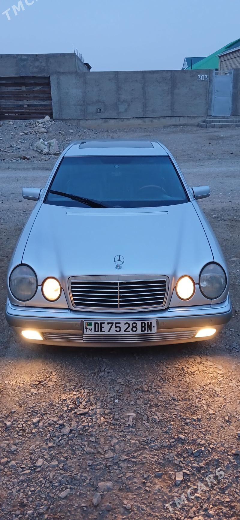 Mercedes-Benz E320 1999 - 110 000 TMT - Гызыларбат - img 1