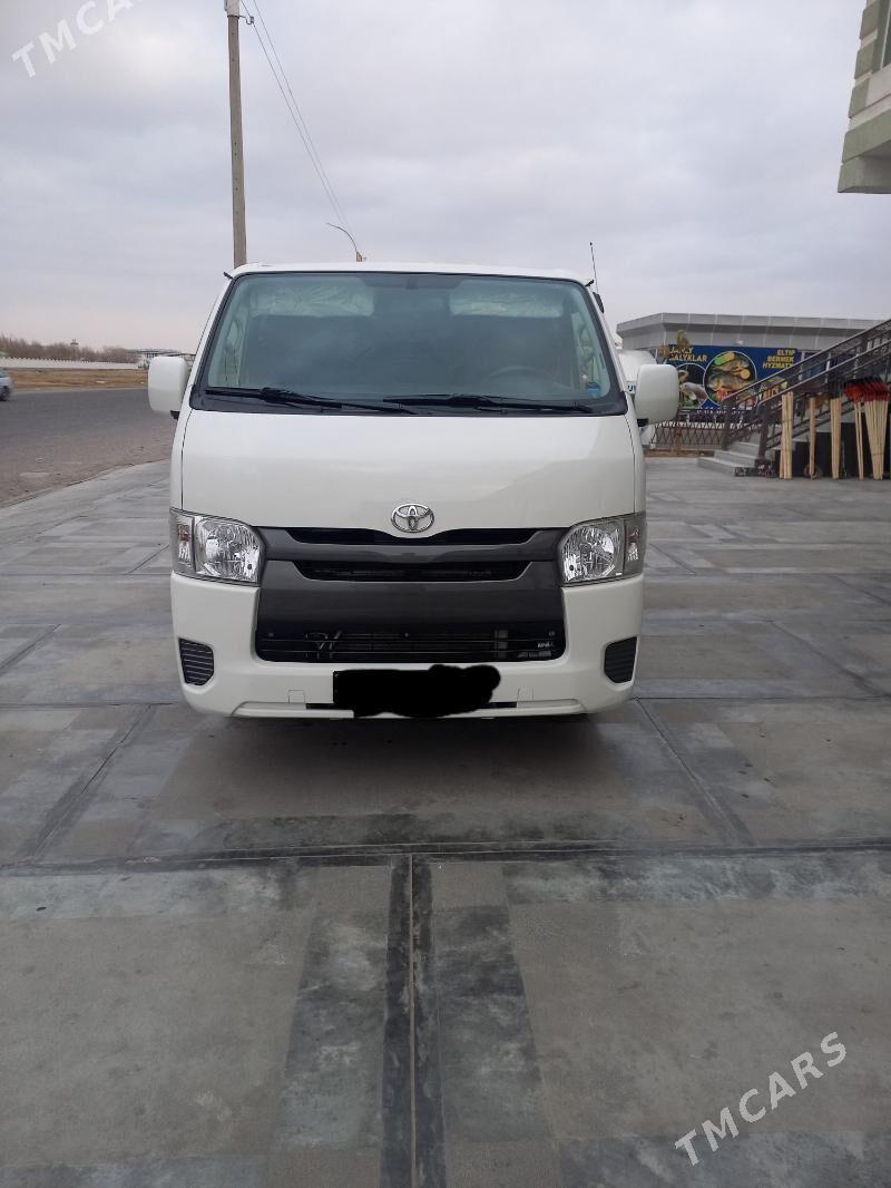 Toyota Hiace 2019 - 400 000 TMT - Мары - img 1