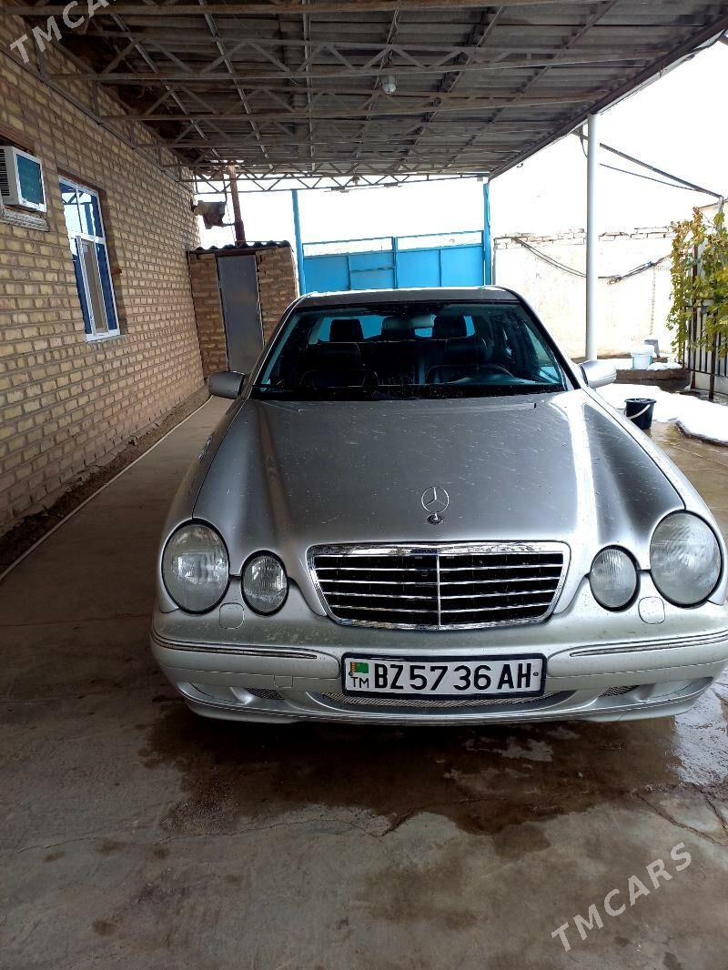 Mercedes-Benz E320 2001 - 110 000 TMT - Серахс - img 1