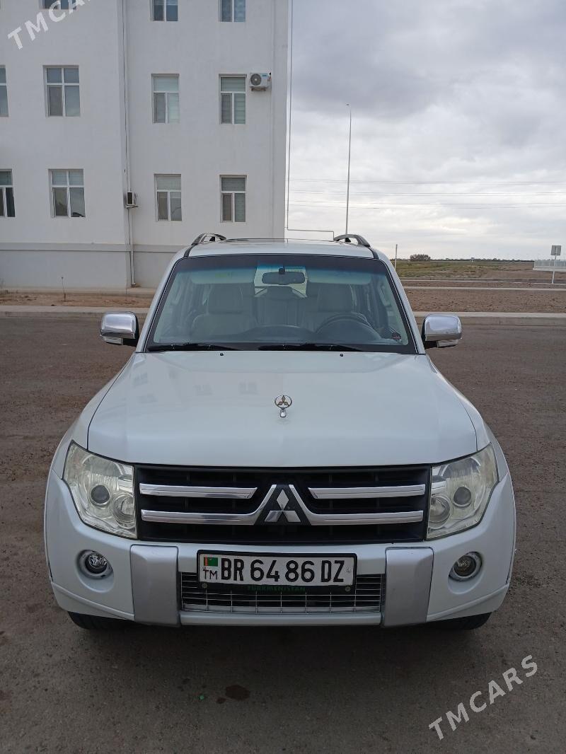 Mitsubishi Pajero 2010 - 250 000 TMT - Дашогуз - img 1