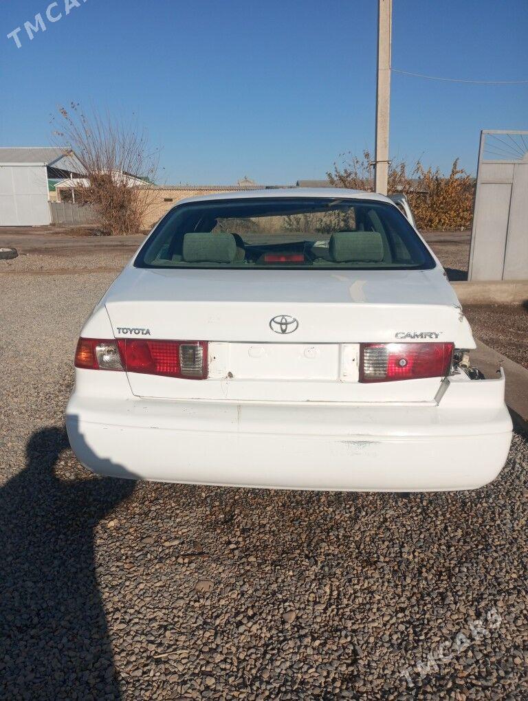 Toyota Camry 2001 - 80 000 TMT - Мургап - img 1
