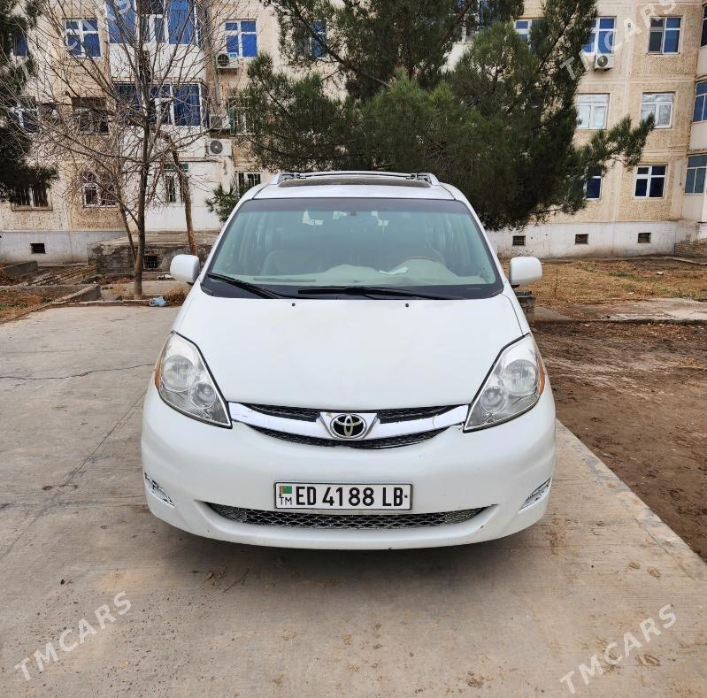 Toyota Sienna 2004 - 245 000 TMT - Туркменабат - img 1