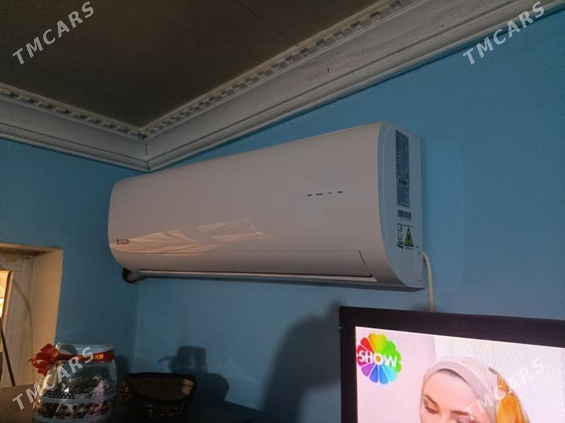 Ugur - Гаудан "В" - img 1