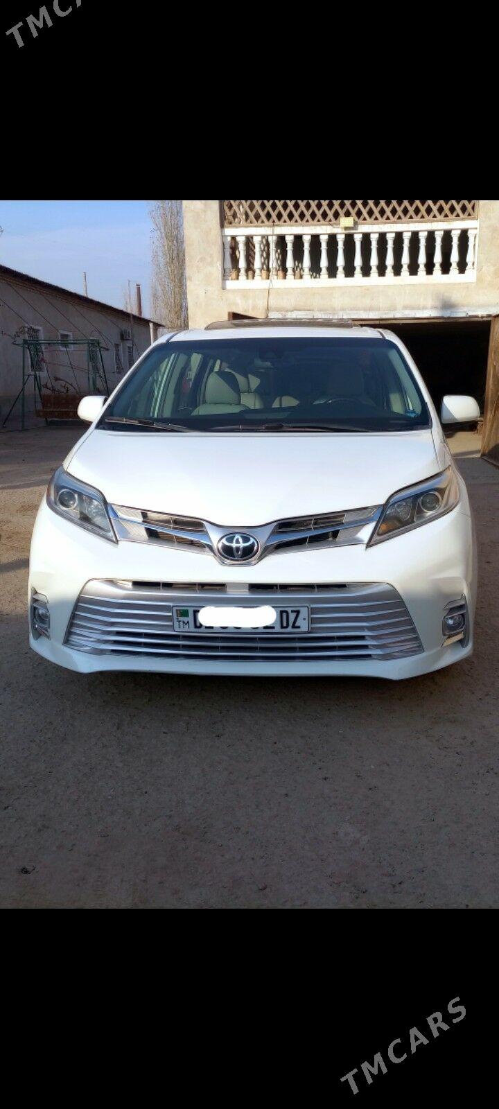 Toyota Sienna 2019 - 440 000 TMT - Köneürgenç - img 1
