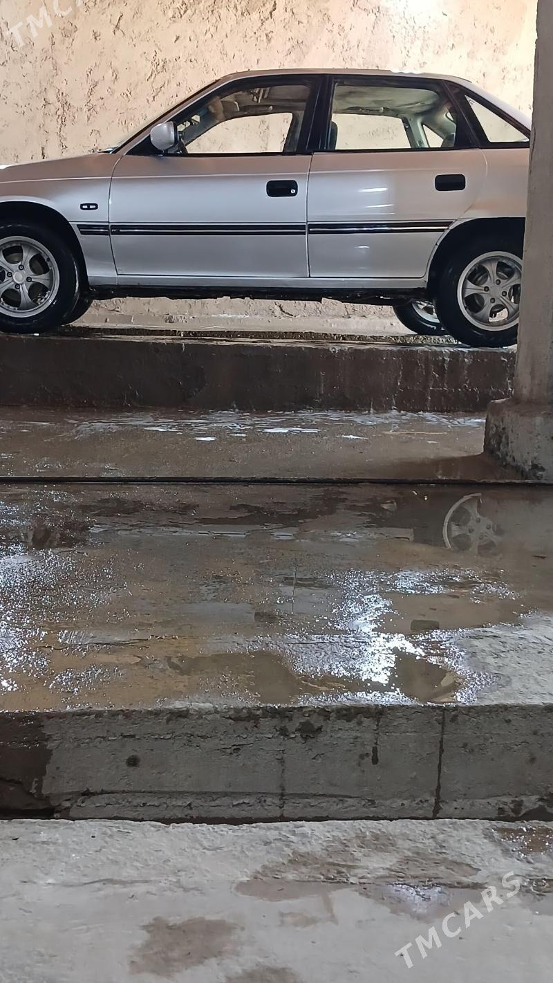 Opel Astra 1993 - 45 000 TMT - етр. Туркменбаши - img 1