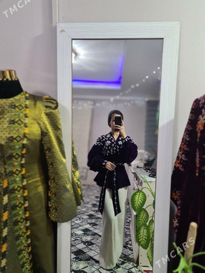 Satlyk kastyum - 6 мкр - img 1