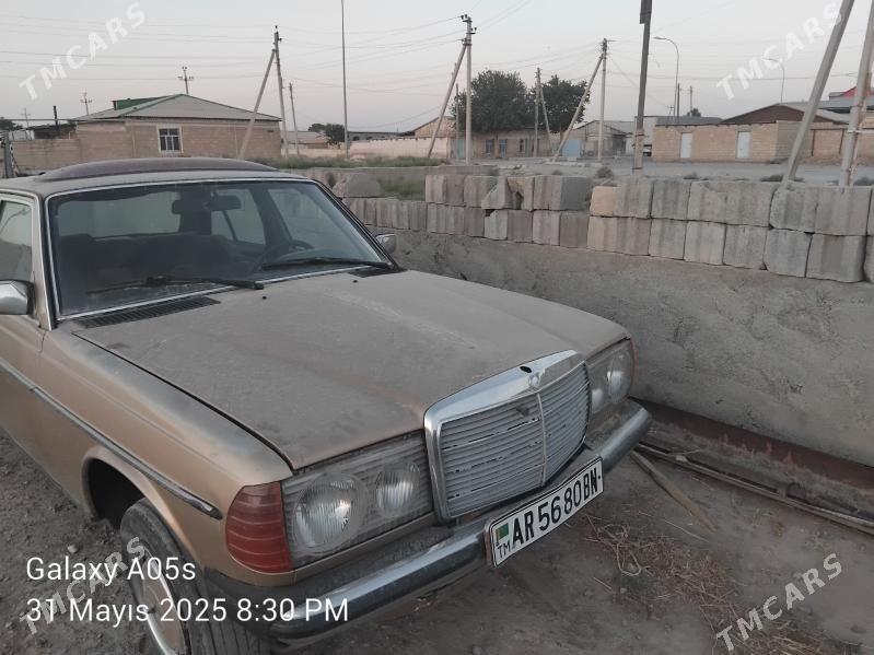 Mercedes-Benz 230E 1982 - 15 000 TMT - Gyzylarbat - img 1