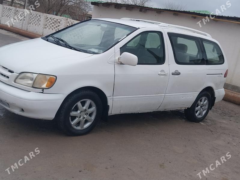 Toyota Sienna 2000 - 135 000 TMT - Теджен - img 1