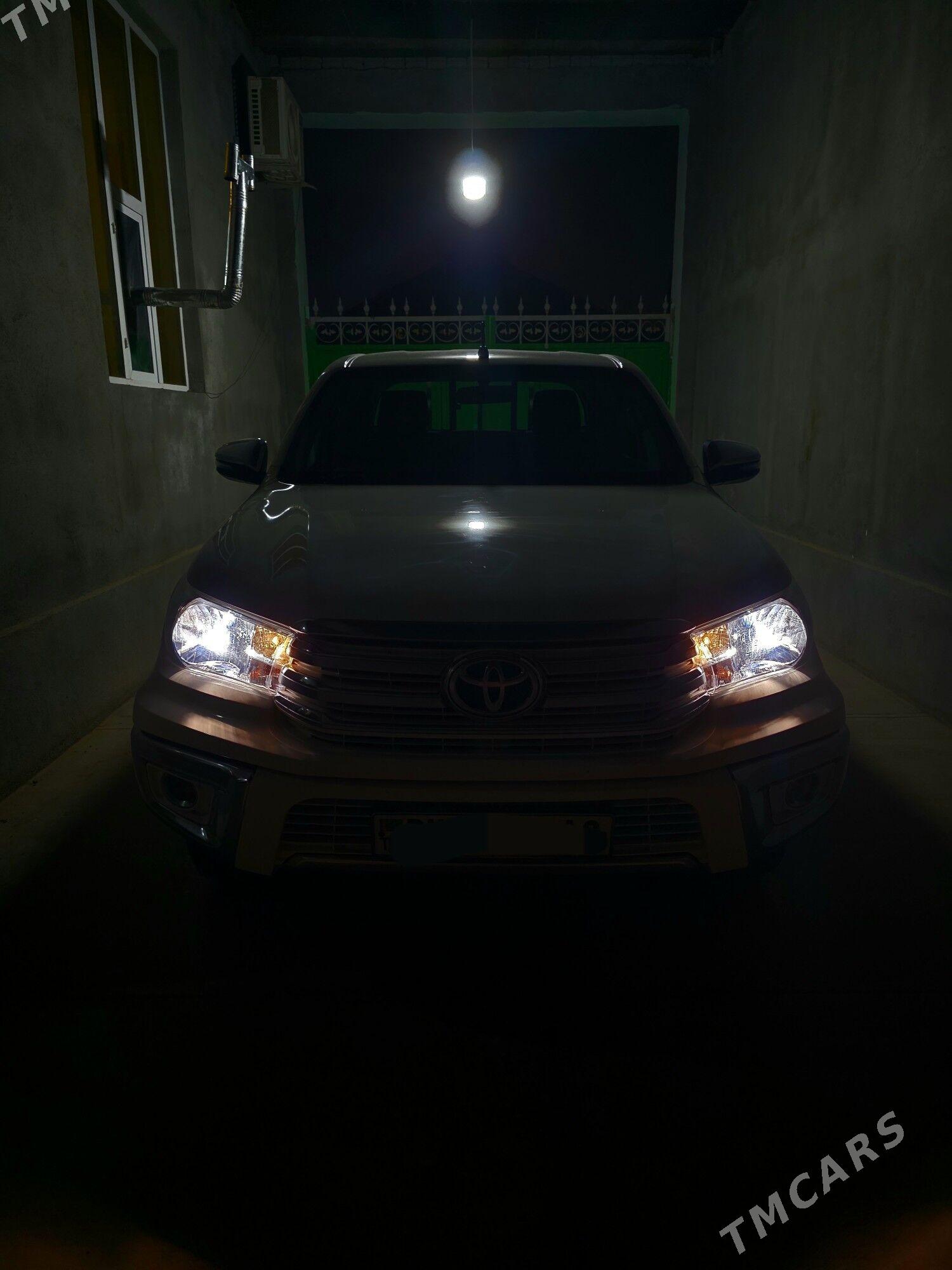 Toyota Hilux 2019 - 470 000 TMT - Бузмеин ГРЭС - img 1