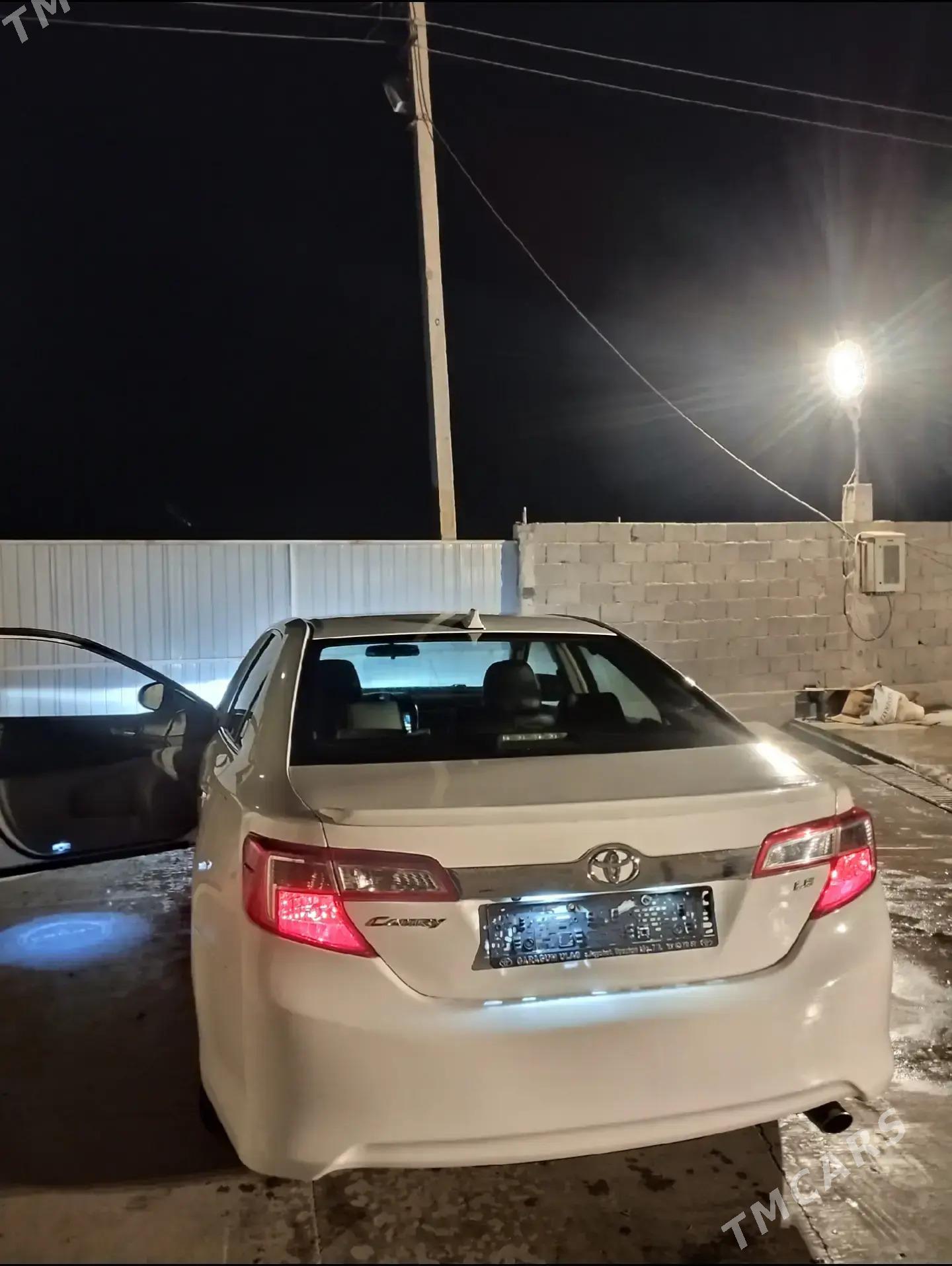 Toyota Camry 2014 - 235 000 TMT - Гёкдепе - img 1