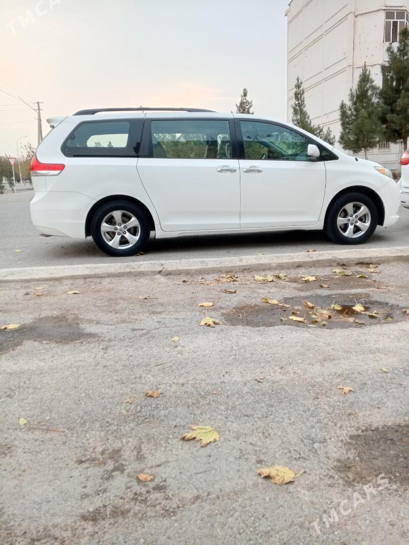 Toyota Sienna 2012 - 320 000 TMT - Büzmeýin - img 1