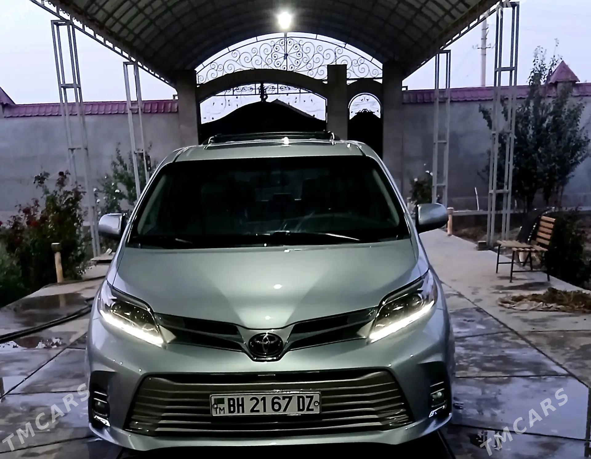 Toyota Sienna 2016 - 425 000 TMT - Дашогуз - img 1
