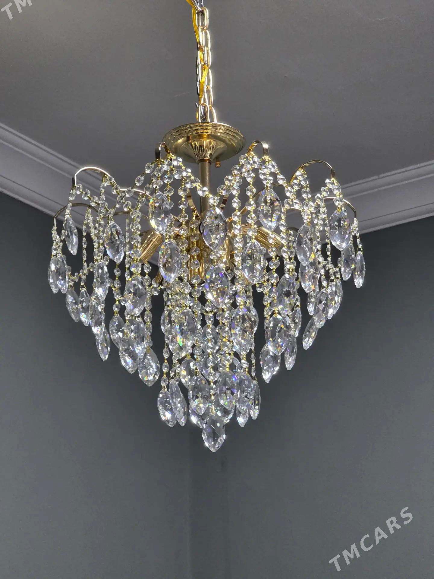 Lyustra lyustra lusdyra lustra - Мир 2 - img 1