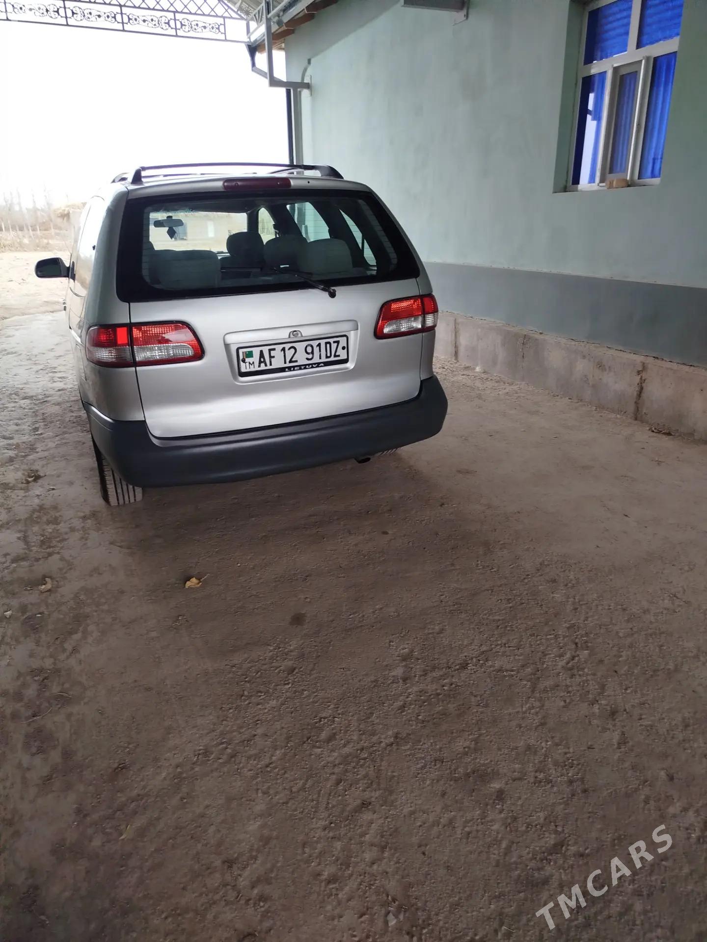 Toyota Sienna 2002 - 192 000 TMT - Губадаг - img 1