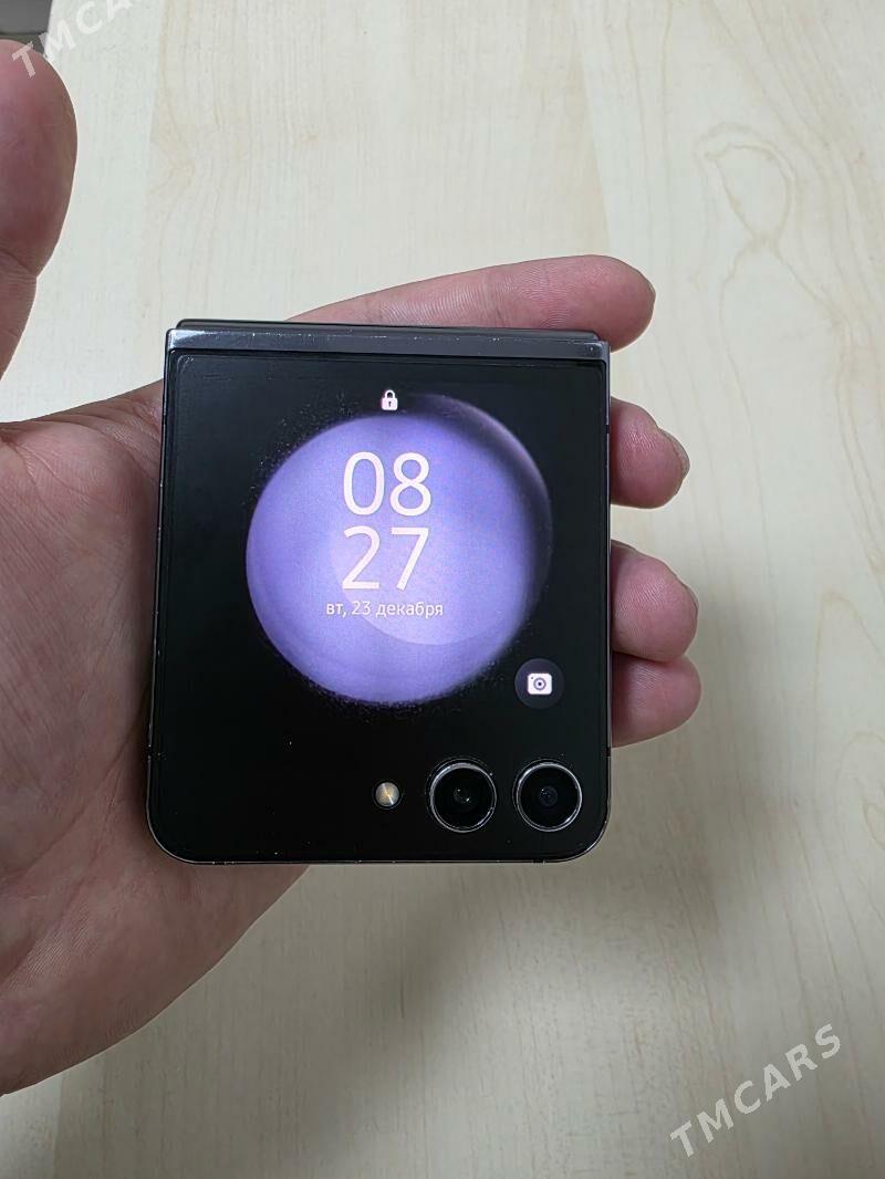 Galaxy Z Flip 5 - Анев - img 1