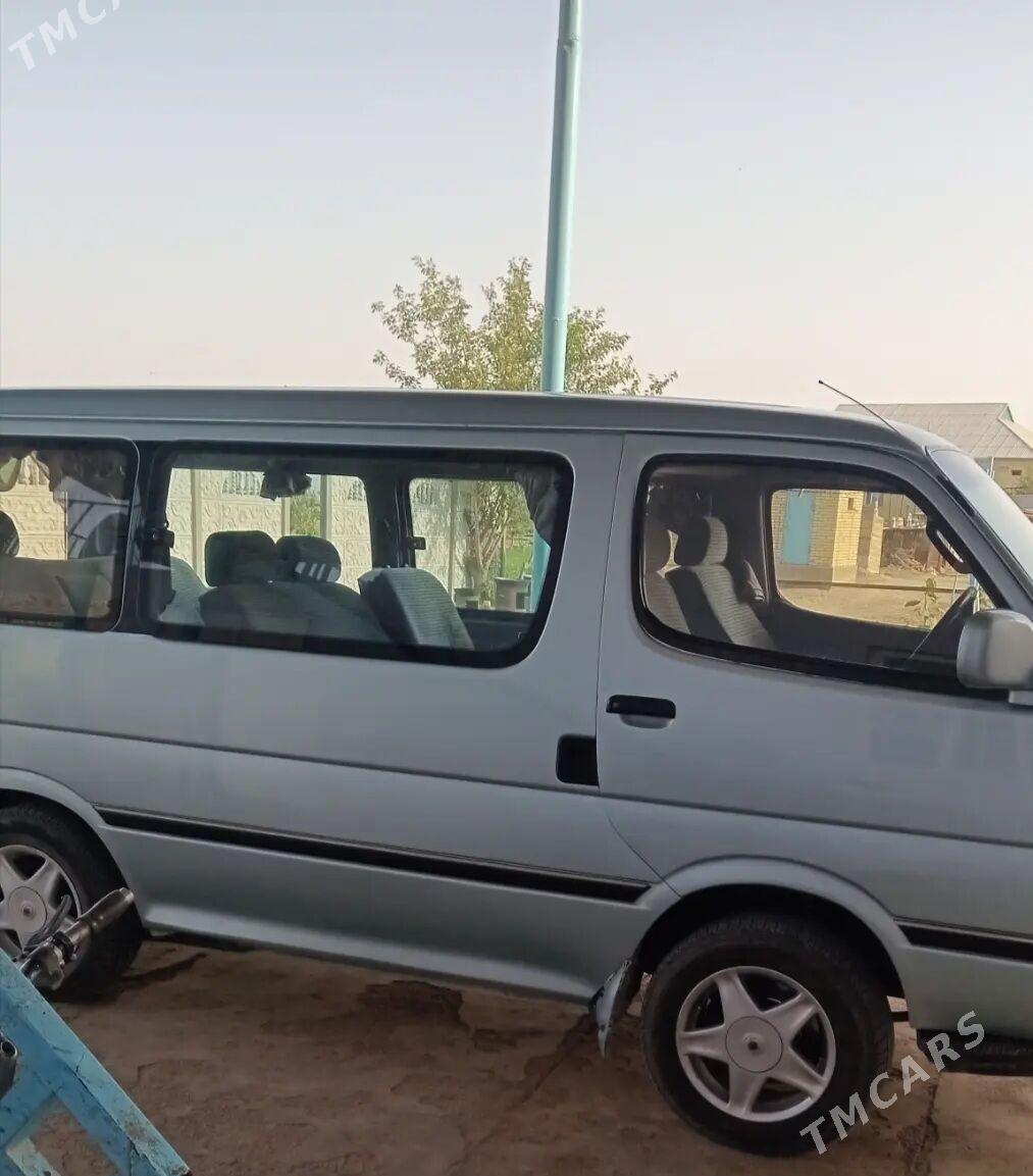 Toyota Hiace 1995 - 100 000 TMT - Мургап - img 1
