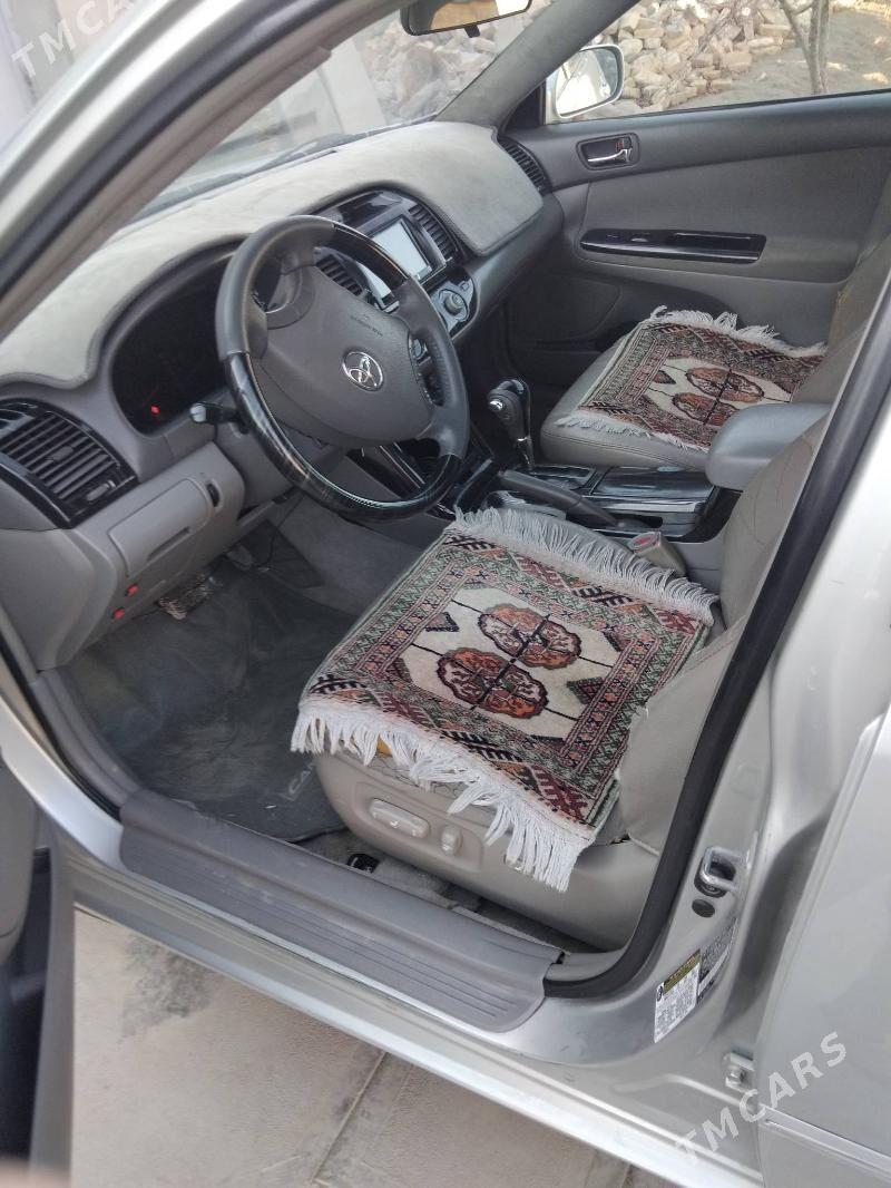 Toyota Camry 2004 - 200 000 TMT - Сакар - img 1