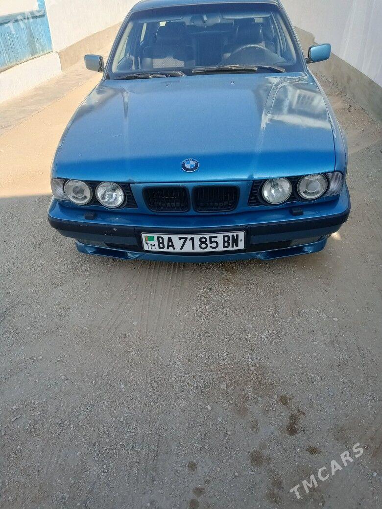 BMW E34 1994 - 70 000 TMT - Балканабат - img 1
