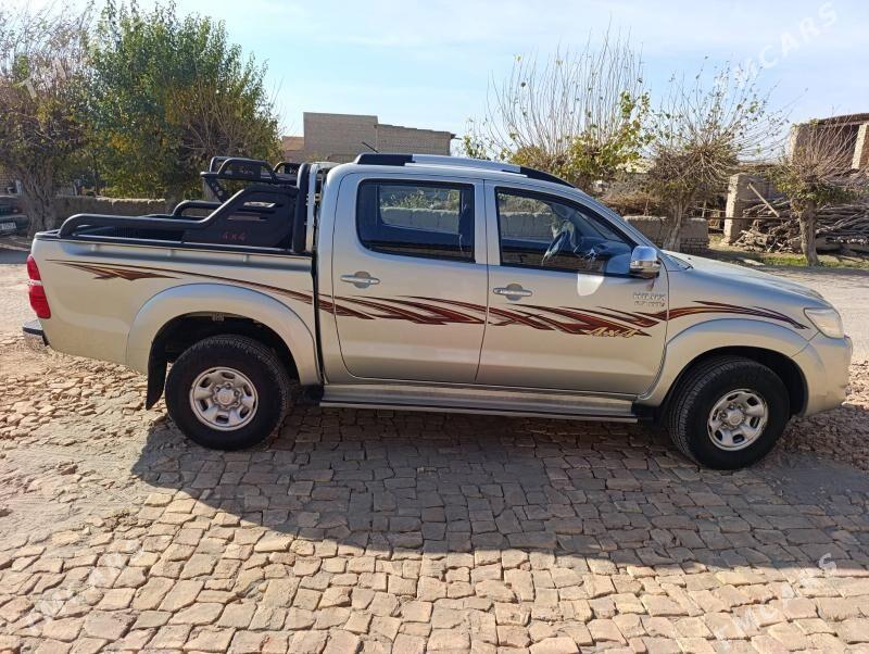 Toyota Hilux 2014 - 420 000 TMT - Halaç - img 1