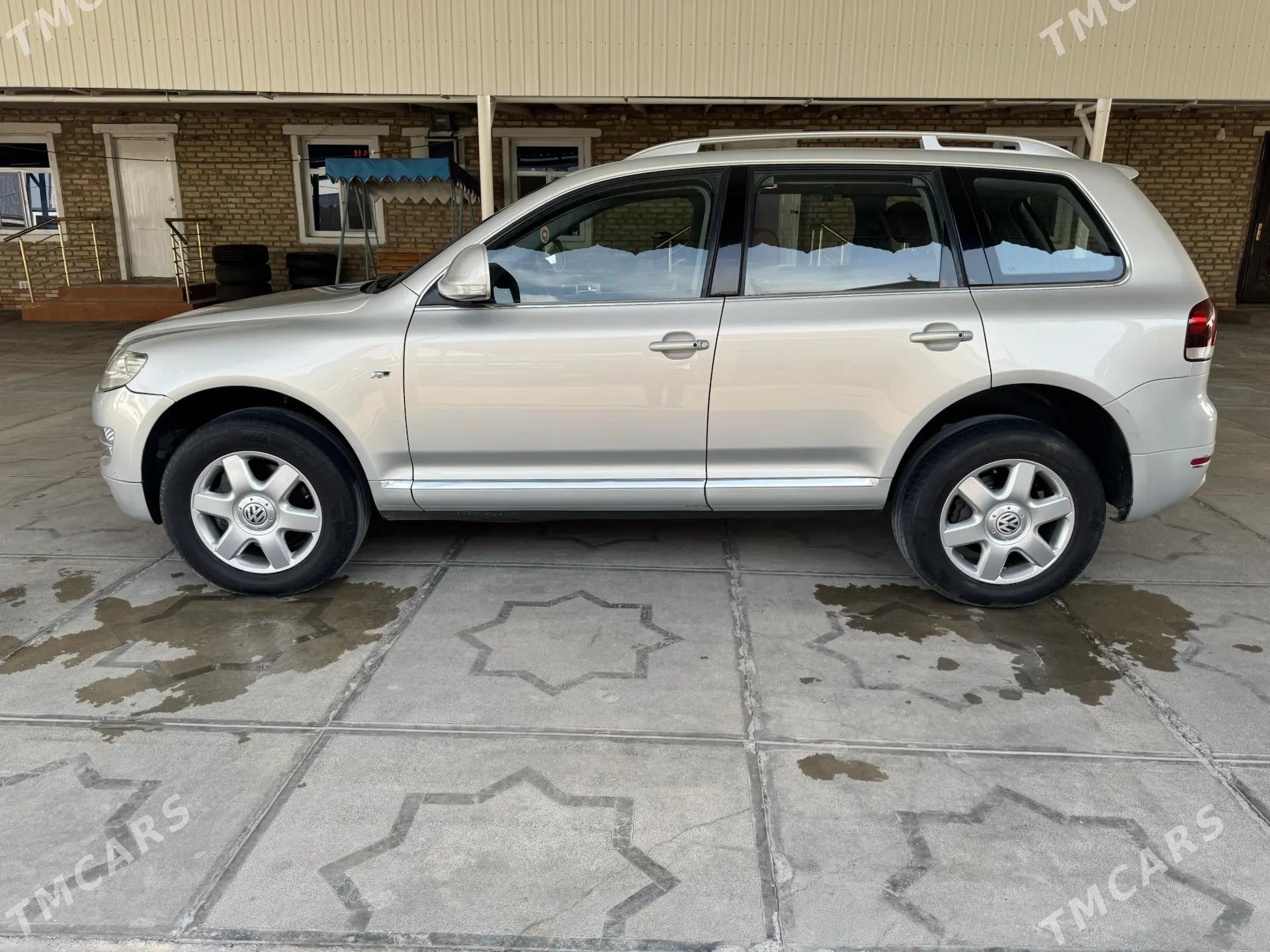 Volkswagen Touareg 2010 - 290 000 TMT - Baýramaly - img 1