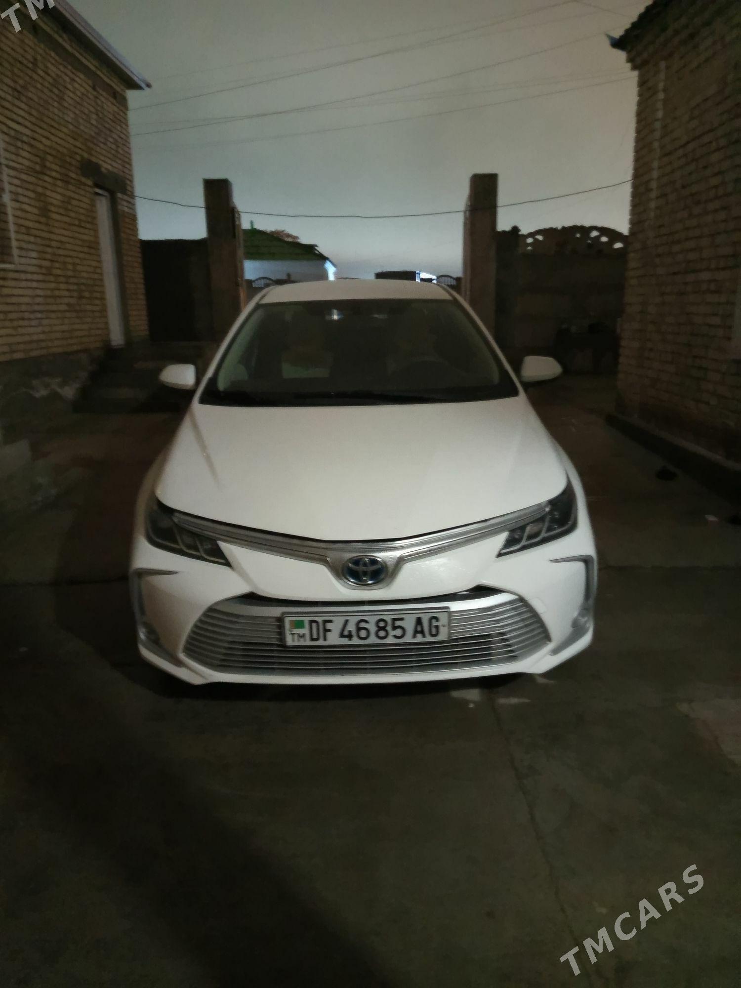 Toyota Corolla Hybrid 2022 - 225 000 TMT - Бузмеин - img 1