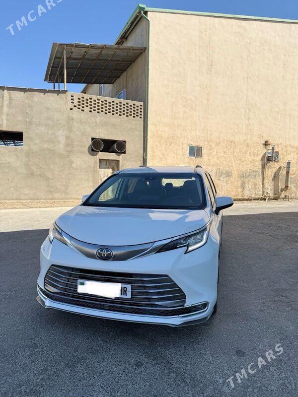 Toyota Sienna 2022 - 445 000 TMT - Мары - img 1
