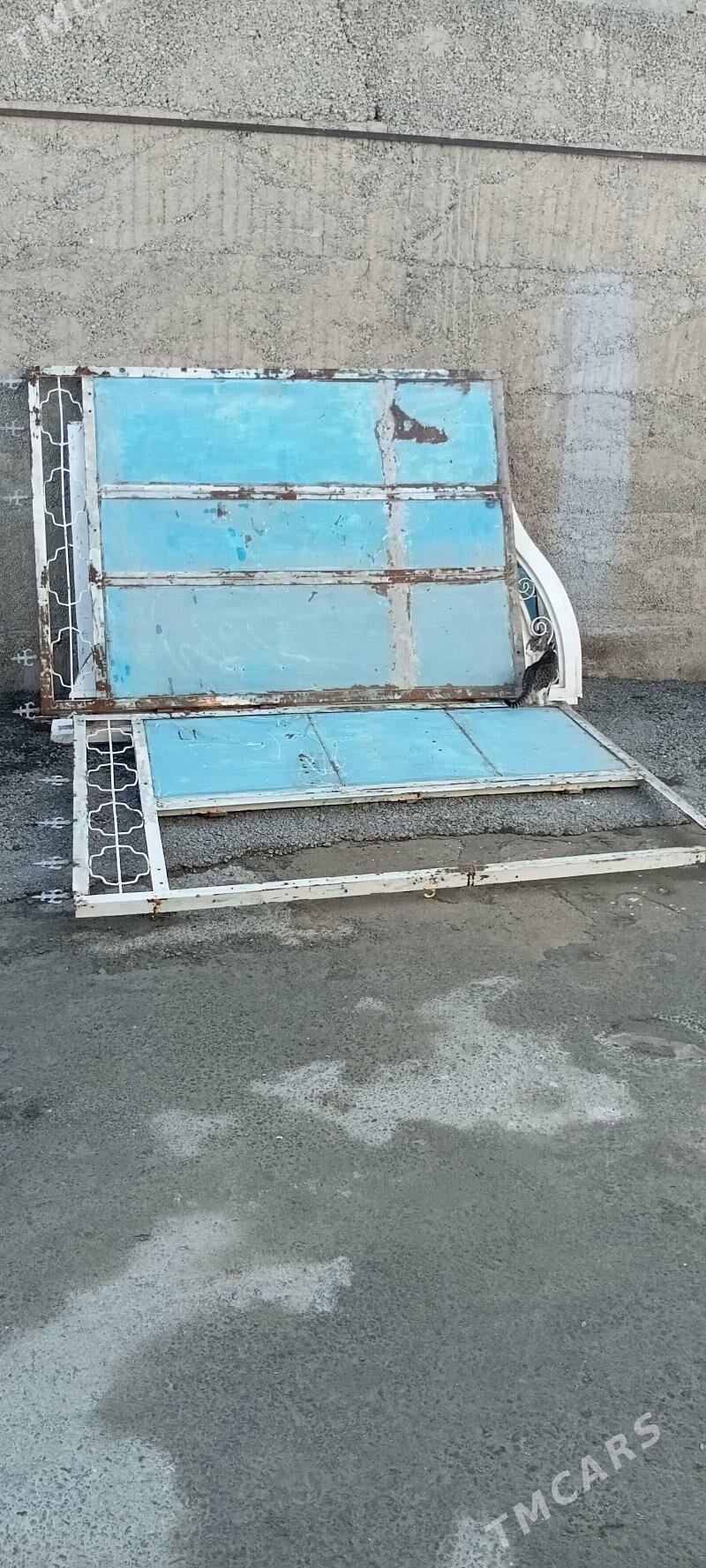 Warata derweze demir - Кëши - img 1