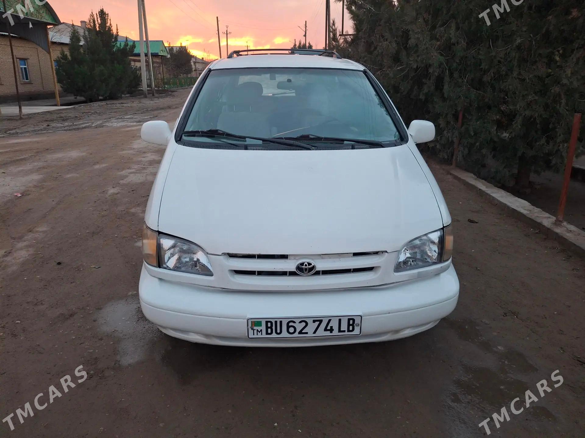 Toyota Sienna 2000 - 130 000 TMT - Ходжамбаз - img 1