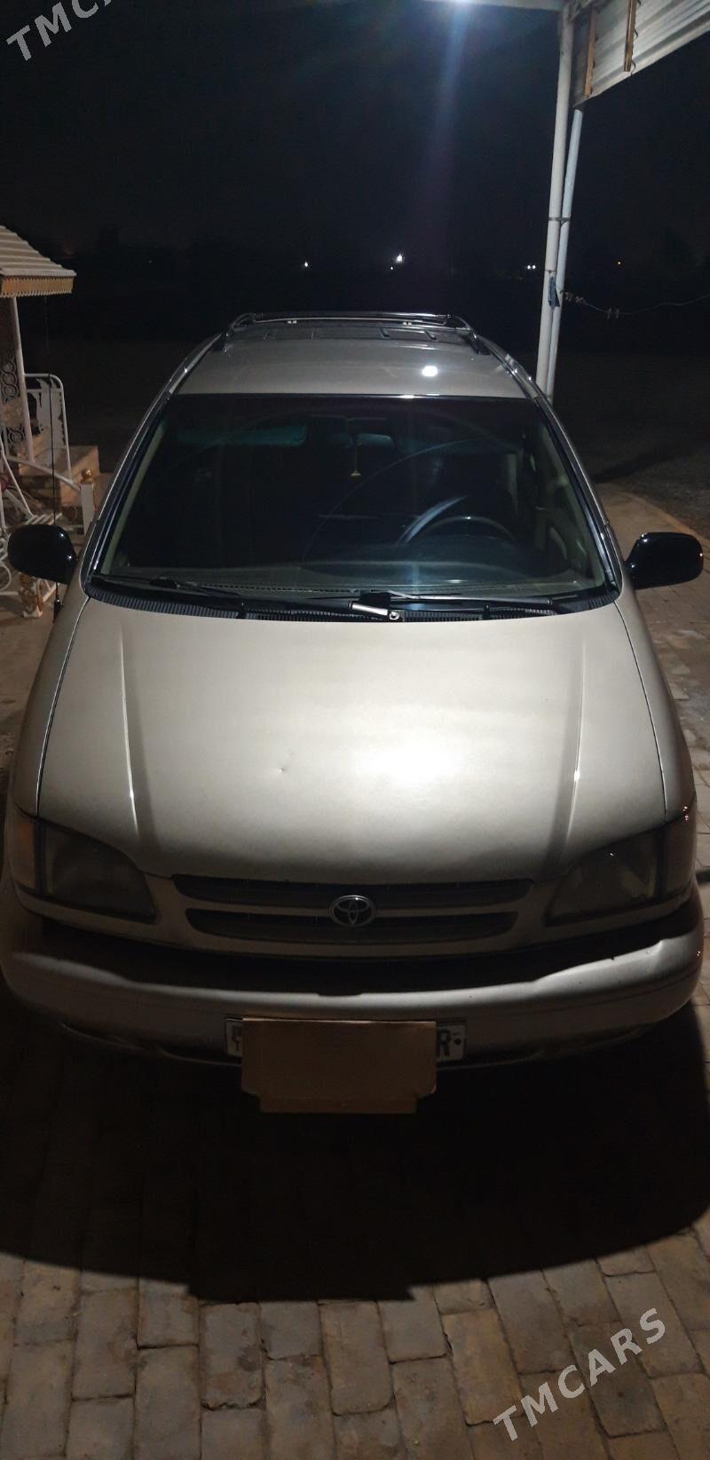 Toyota Sienna 2000 - 150 000 TMT - Мары - img 1