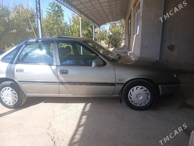 Opel Vectra 1992 - 35 000 TMT - Губадаг - img 1