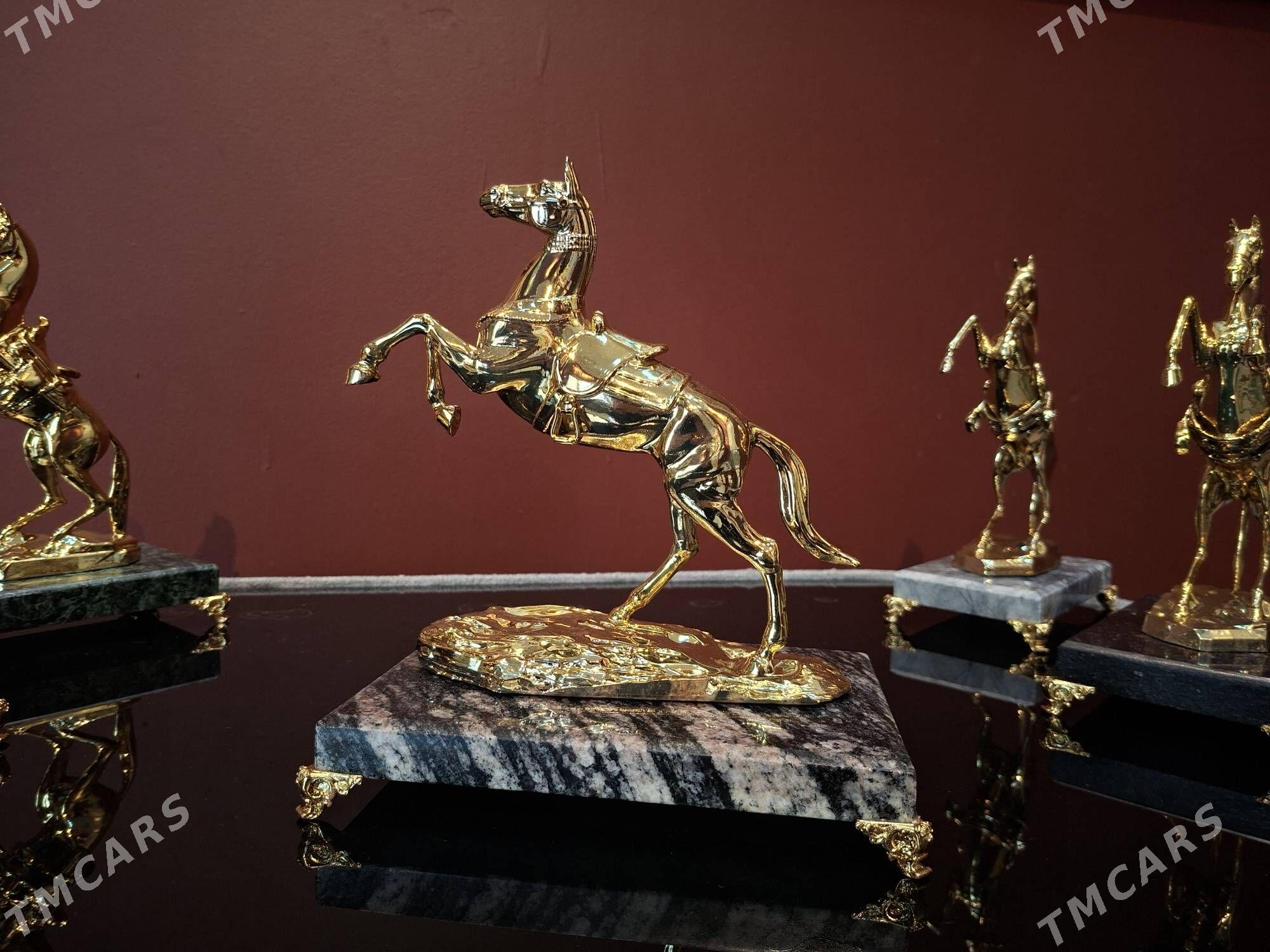 heykel sowgat at suwenir bedew - Aşgabat - img 1