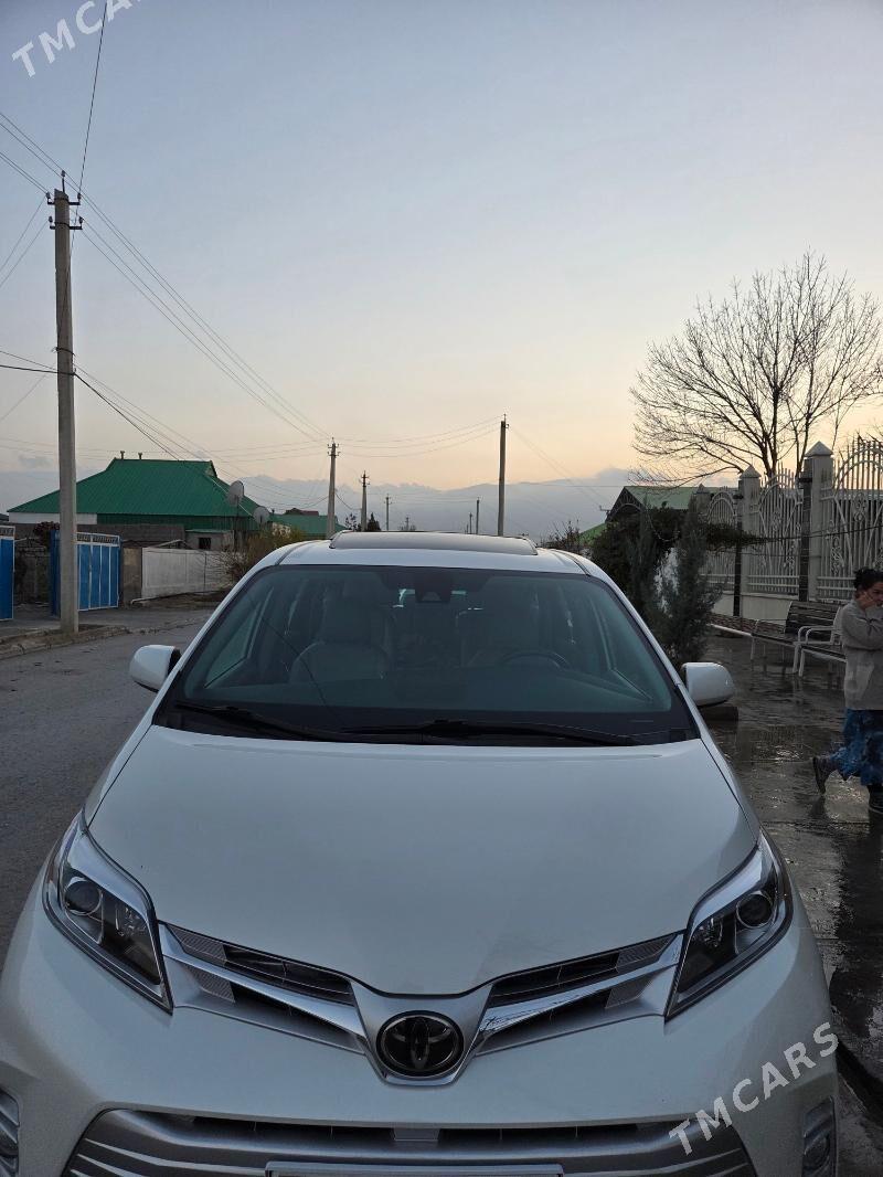 Toyota Sienna 2020 - 540 000 TMT - Бузмеин - img 1
