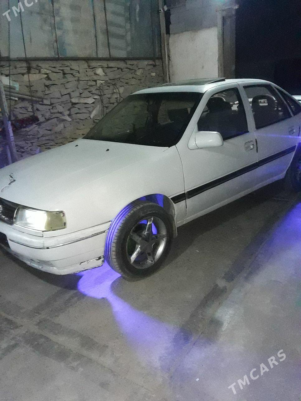 Opel Vectra 1989 - 38 000 TMT - Bäherden - img 1