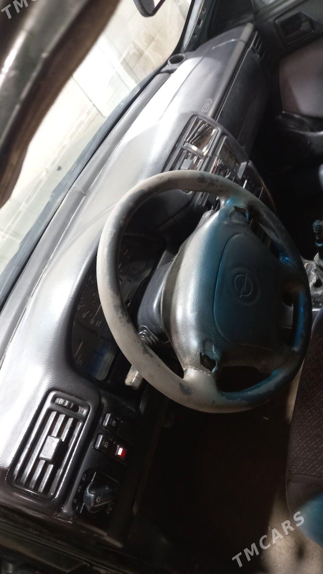 Opel Vectra 1994 - 40 000 TMT - Болдумсаз - img 1