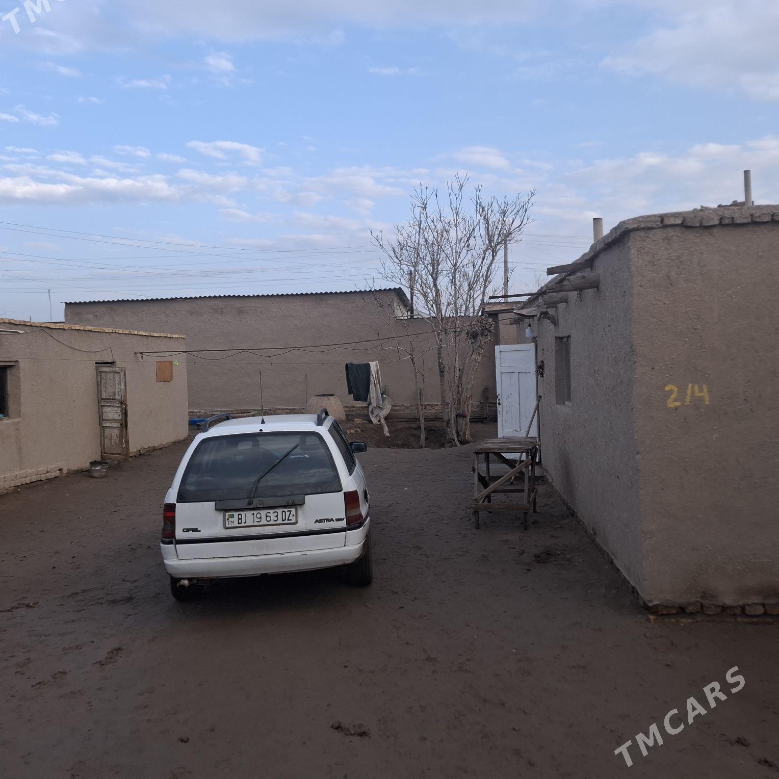 korpus jay - Gurbansoltan Eje - img 1